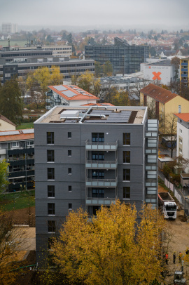 Deutschlands höchstes Mietshaus mit tragenden Massivholzwänden in der Komotauer Straße in Fürth. Foto: B&O Bau GmbH / Simon Malik