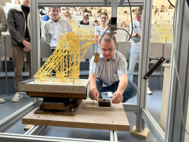 Pasta Lift Off: Wer baut den stärksten Kran aus Nudeln? Foto: Universität Siegen