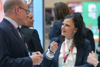 Im Gespräch mit Gitta Connemann, Parlamentarische Staatssekretärin im Wirtschaftsministerium, Mittelstandsbeauftrage der Bundesregierung und große Unterstützerin bei der Losvergabe. Foto: Max Kovalenko / ZDB 