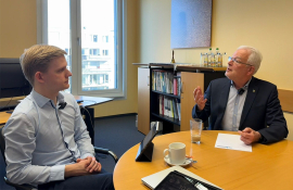 Luca Amsl (l.) vom BauTUM-Podcast sprach mit Prof. Dr.-Ing. Norbert Gebbeken, dem Präsidenten der Bayerischen Ingenieurekammer-Bau